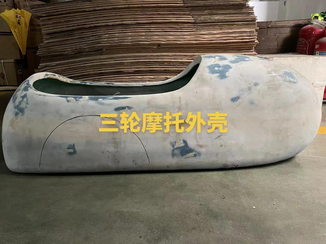 玻璃钢制品优点还是不少的,重量轻,韧性强,模具成本低,造型多